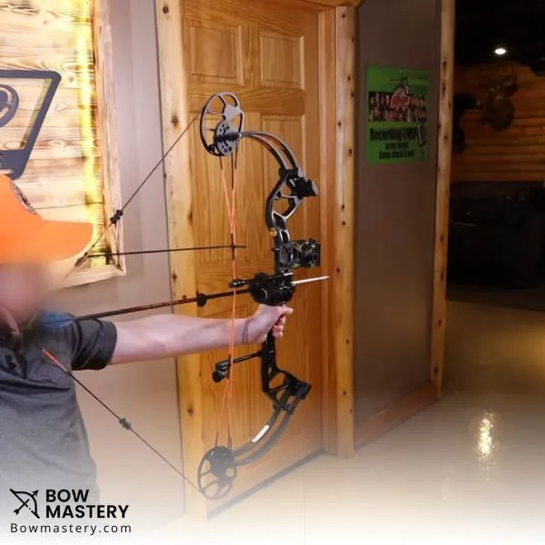 Bear Archery Royale Right:Left Hand Bow - Best Lightweight Compound Bow For Women