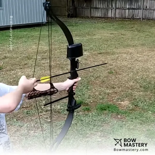 CenterPoint Archery ABY1721 Elkhorn Youth Right Hand Bow - Best Beginner Bow Set Under A Budget